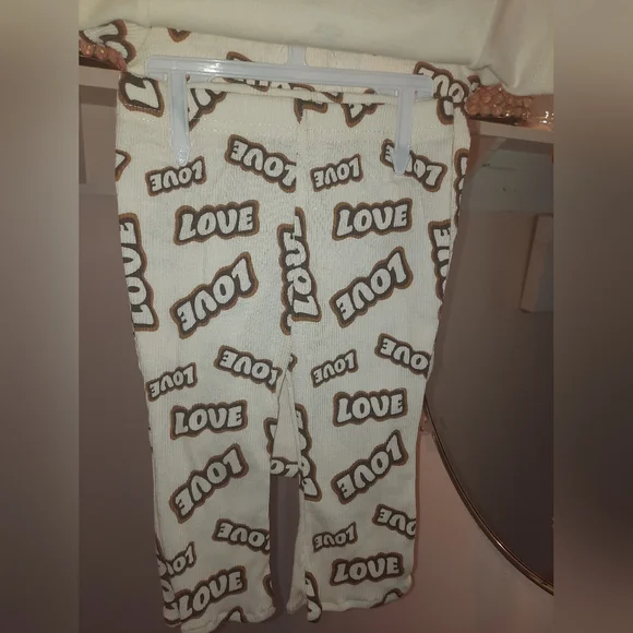 Love-Themed Cream Baby 3 Pack Outfit - Picture 5 of 7